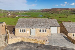 Last few houses at Brow Top, Glusburn