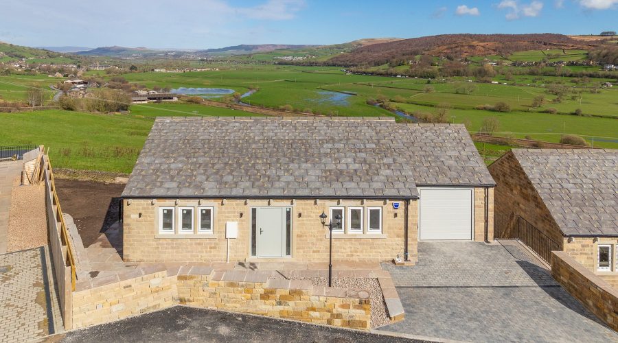 Last few houses at Brow Top, Glusburn